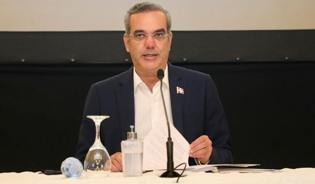 Presidente exhorta sociedad comprometerse grandes cambios necesita país