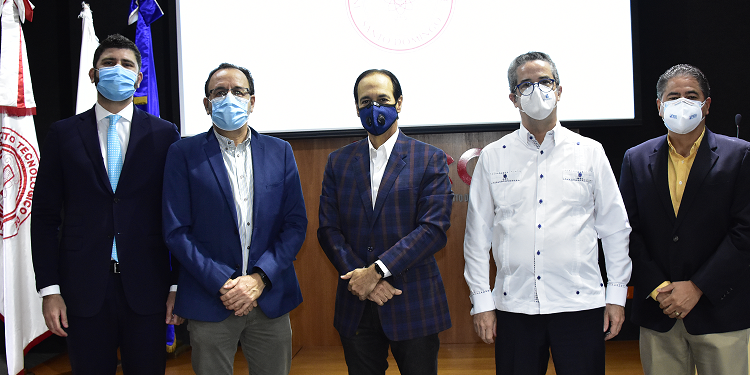 INTEC entrega 37 certificados de Manufactura de Dispositivos Médicos