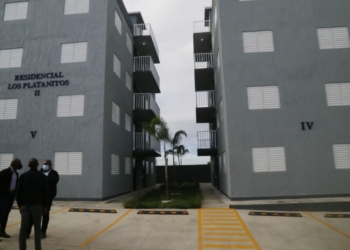 Gobierno entrega 72 apartamentos a familias cañada Los Platanitos