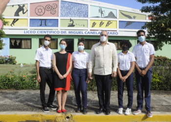 PROINDUSTRIA apoyará iniciativas innovadoras estudiantes liceo científico de Salcedo