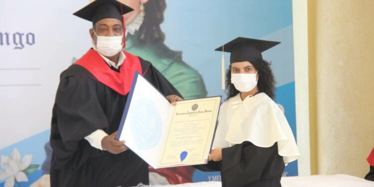 UASD inviste 1,458 profesionales de grado y postgrado