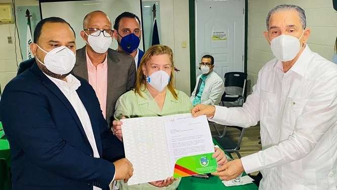 Gobierno anuncia 300 becas de grado, maestrías y doctorados para munícipes de Jarabacoa y Constanza