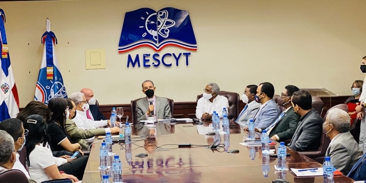 MESCYT y universidad de España acuerdan desarrollar masters y doctorados