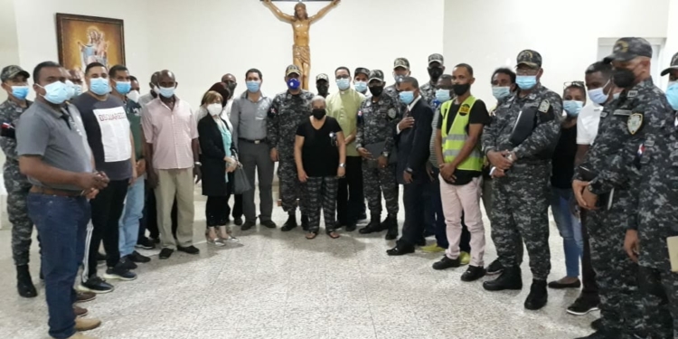 Policía y comunitarios de Alma Rosa I prometen unificarse para cerrar paso a delincuencia