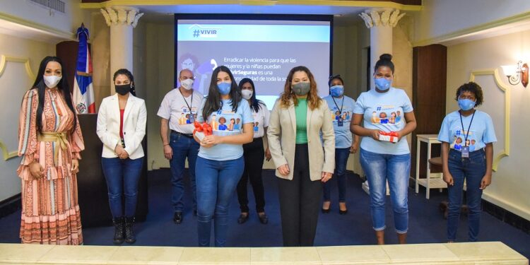 Ministerio de la Mujer premia ganadoras del concurso “Vivir Seguras”