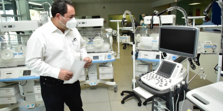 SNS entrega equipos a ocho hospitales valorados en 49 millones de pesos