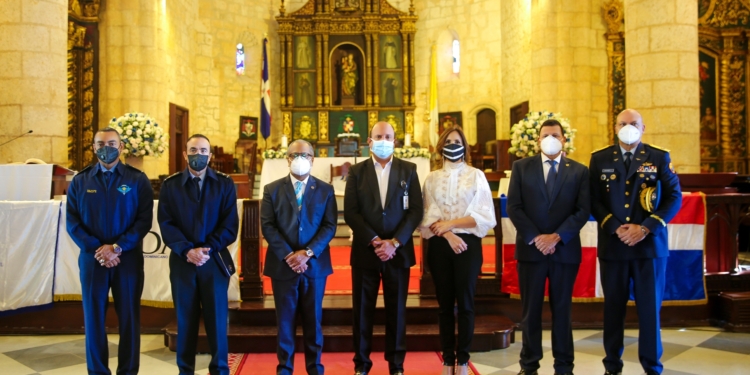 Caamaño se compromete a trabajar sin descanso para el desarrollo de la aviación civil