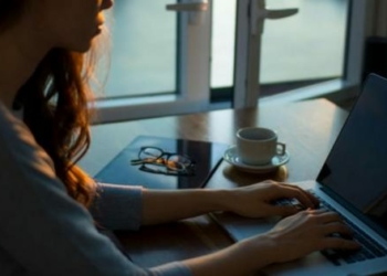 La violencia en línea daña profundamente a las mujeres periodistas