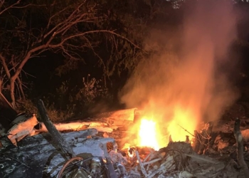 Imagenes: Una persona fallece y tres detenidos tras accidentarse avioneta