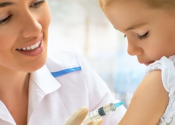 OMS y UNICEF advierten importante descenso de personas vacunadas en el mundo