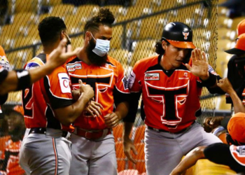 Toros del Este vencen a las Águilas en Santiago