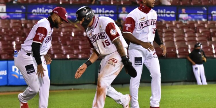 Valdez lanza en grande en victoria 5-1 de Gigantes sobre Aguilas