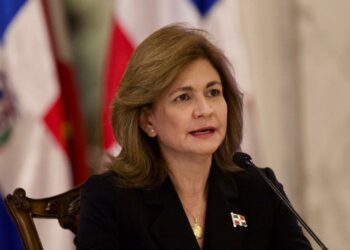 Gobierno comenzará a vacunar contra el COVID-19 la próxima semana