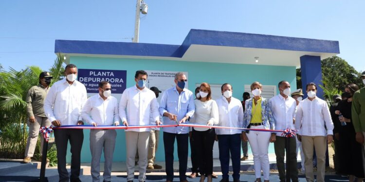Gobierno entrega planta de tratamiento y sistema de aguas residuales en Luperón