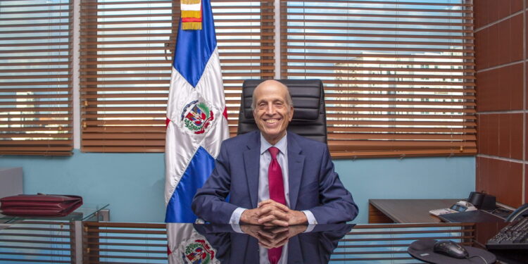 Max Puig exhorta a cambiar matriz producción energética