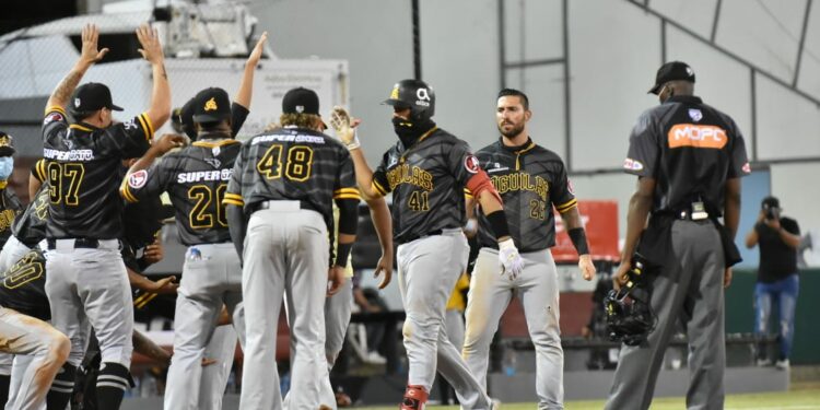 Otero y Peña guían a Águilas apretado triunfo sobre Gigantes