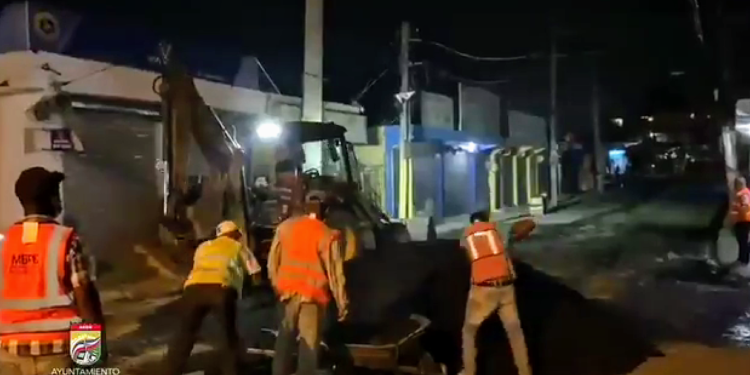 Alcaldía de Santo Domingo Norte, realiza jornada de bacheo y limpieza de avenidas.