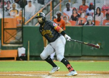 Las Águilas empatan serie semifinal con los Toros