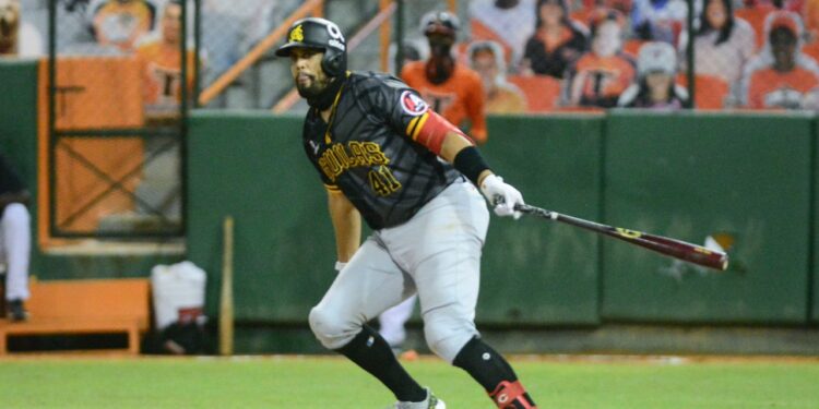 Las Águilas empatan serie semifinal con los Toros