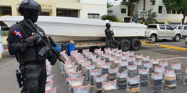 Ocupan 456 paquetes presumiblemente cocaína en costas de SPM