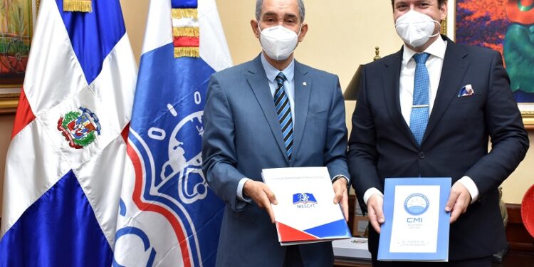 MESCYT y CMI firman convenio para dotar de becas a estudiantes meritorios dominicanos