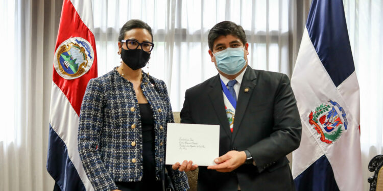 Embajadora dominicana en Costa Rica presenta Cartas Credenciales