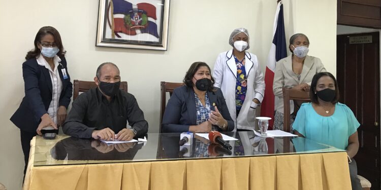 Colegio de Enfermería informa de su reunión con Abinader