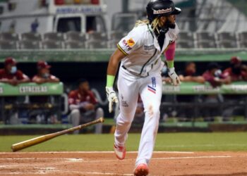 Las Estrellas resisten y vencen a los Gigantes