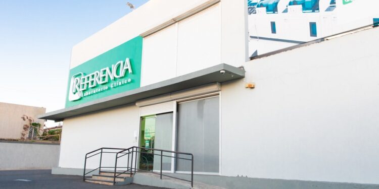 Referencia realiza pruebas de COVID-19 sin citas a viajeros con itinerario de vuelo