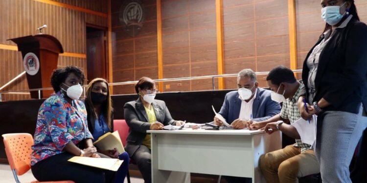 Institución educativa del Estado paga prestaciones laborales a ex empleados