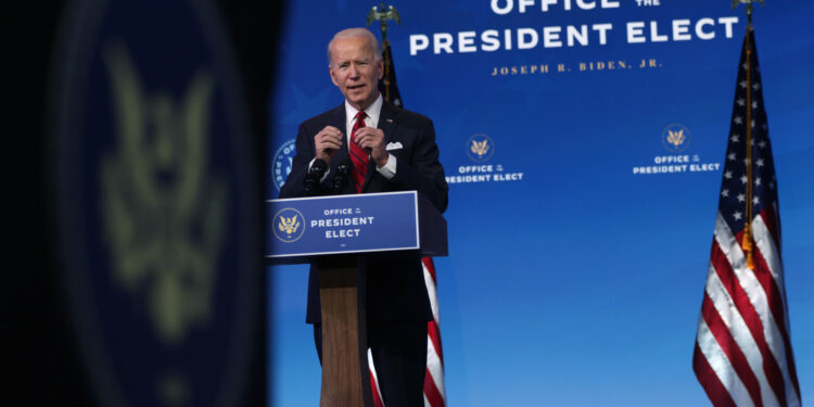 Biden arremeterá de inmediato contra decisiones controversiales de Trump