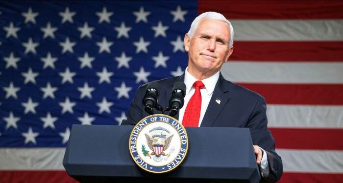 Mike Pence se distancia de la aventura de Donald Trump