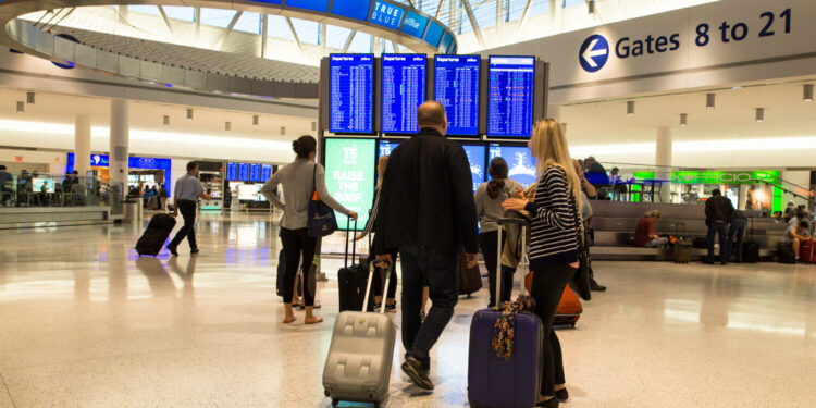 Pasajeros deberán hacerse pruebas del COVID-19 antes de volar hacia EEUU