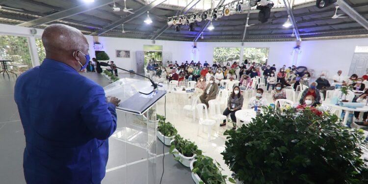 Director de Inafocam participa en panel sobre Educación en Valores por la Paz