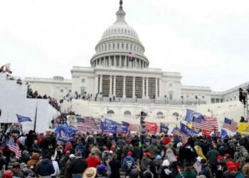 La insurrección de partidarios de Trump pone contra las cuerdas democracia de EEUU
