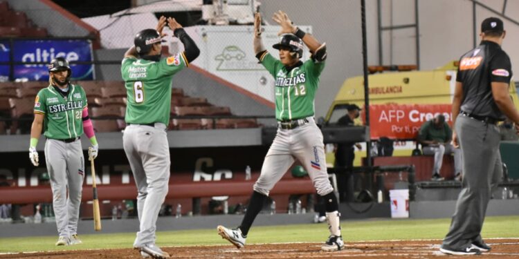 Jeremy Peña sobresale en segunda victoria de Estrellas contra Gigantes