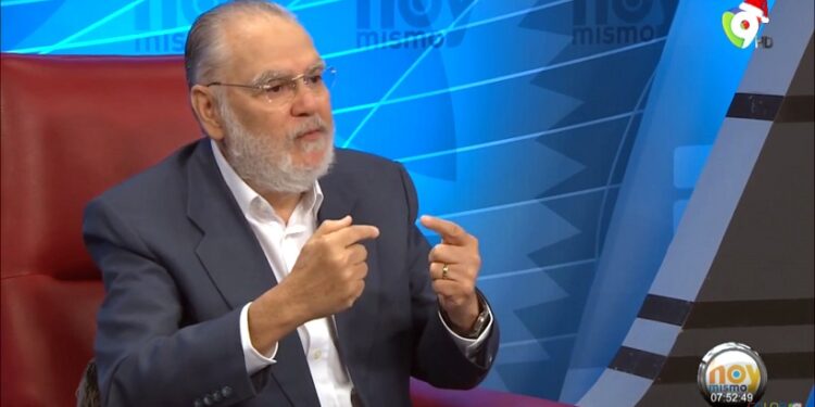 Ministro de economía expone como el Gobierno financiará extensión de programas sociales