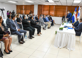 Extranjeros de 14 nacionalidades se convierten en  dominicanos