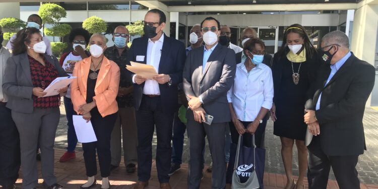 Organizaciones sociales objetan se firme pacto eléctrico sin consultarlas