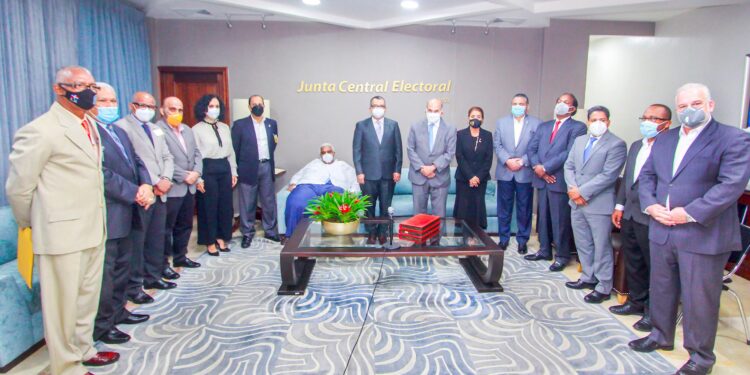 FOPPREDOM se compromete a trabajar con la JCE para fortalecer sistema de partidos