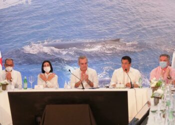 Empresarios presentan a Abinader plan de desarrollo turístico de Samaná