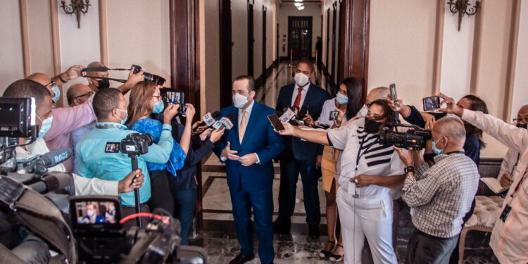 Gobierno acogerá decisión tome la JCE respecto a los recursos entregados a los partidos