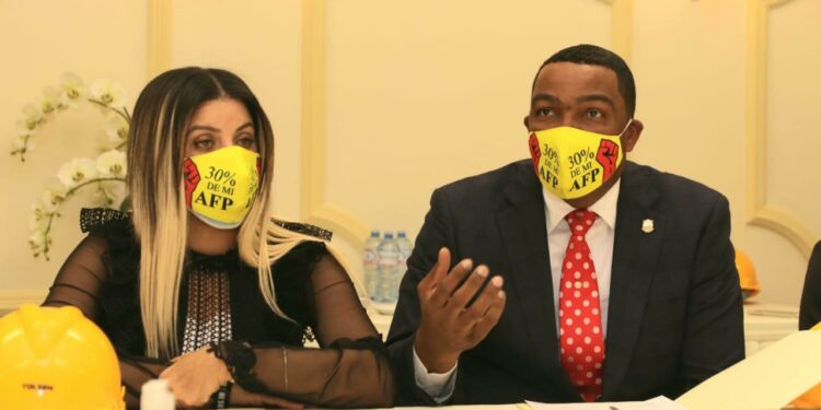 Botello explica en Palacio su demanda de entrega 30% fondos AFP