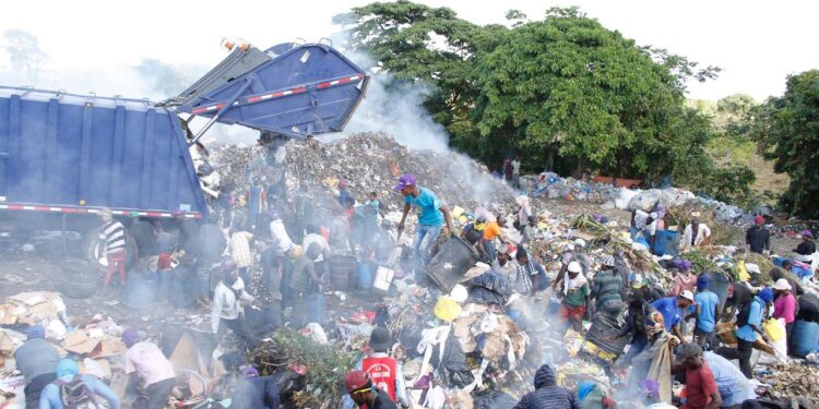 Avanzan trabajos para transformación de vertederos municipios Haina y Punta Cana-Macao