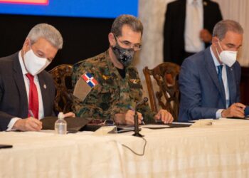 Militares y policías recibirán facilidades para realizar estudios superiores