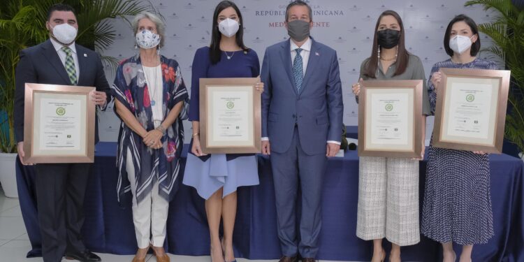 4 oficinas de Banreservas reciben certificación de Sostenibilidad 3R’s