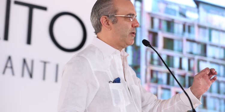 Abinader da primer picazo de innovador proyecto inmobiliario Distrito Piantini