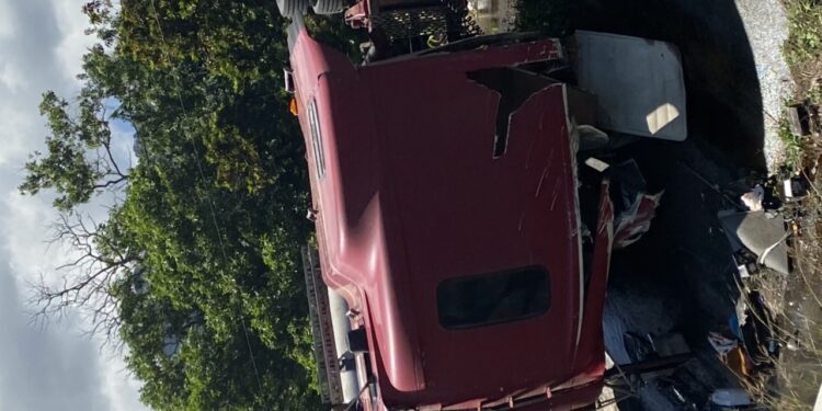 Tanque se vuelca en autopista Duarte y causa taponamiento