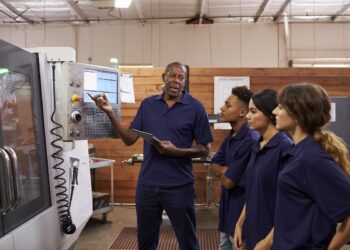 Iniciativa empresarial formará más de 25,000 estudiantes de politécnicos