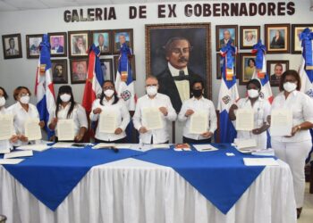 Ministro de Economía y gobernadoras zona fronteriza firman alianza